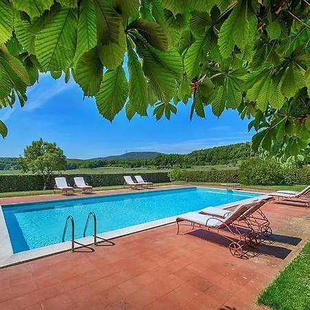 Сasa de vacaciones Rustic With Pool